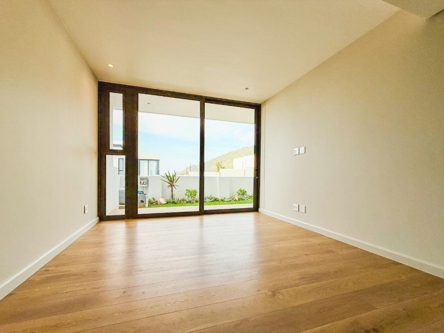 3 Bedroom Property for Sale in Fresnaye Western Cape
